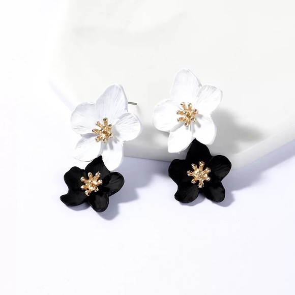 RESTOCKED Boho black/white double flower - Picture 3 of 5